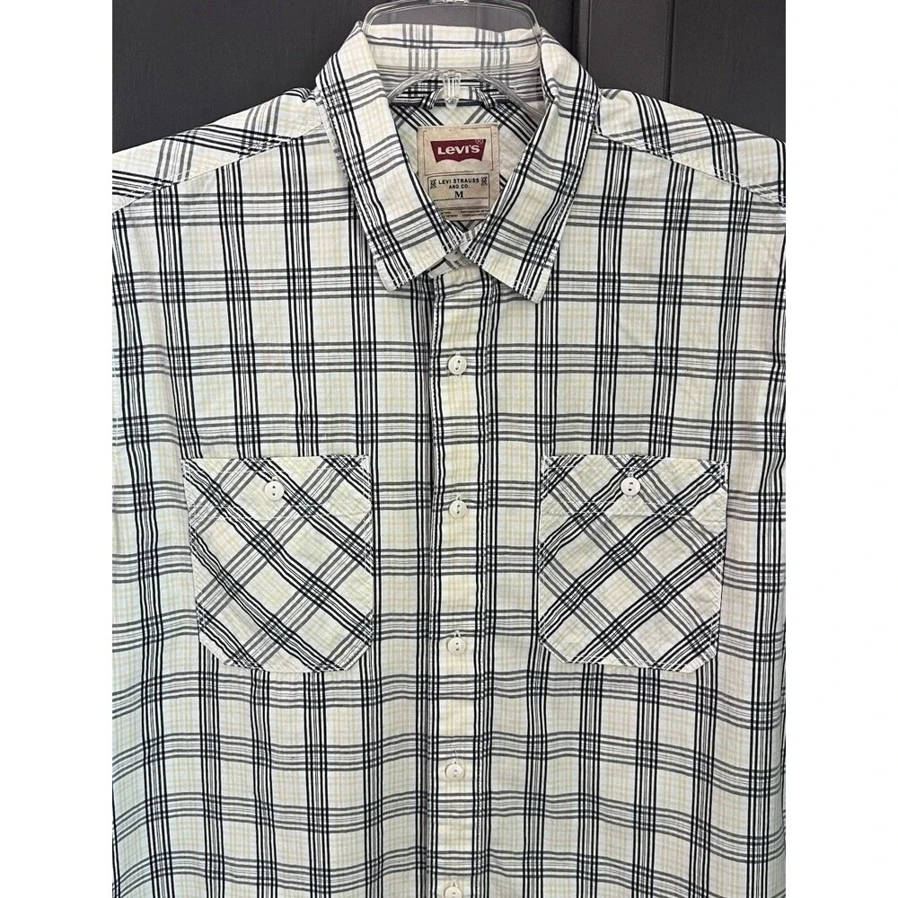 Levi's One Pocket Men's M Casual Plaid Button-Up Short Sleeve Standard Fit Shirt